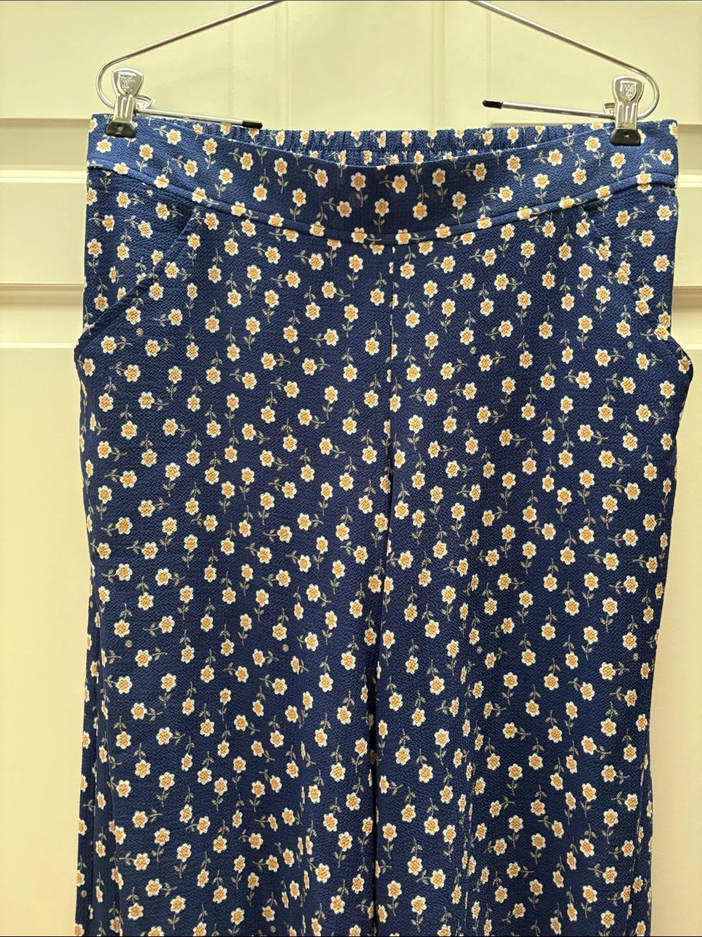 Max Edition Blue Floral Matching Top and Pants Set with Cream Daisy Blooms New